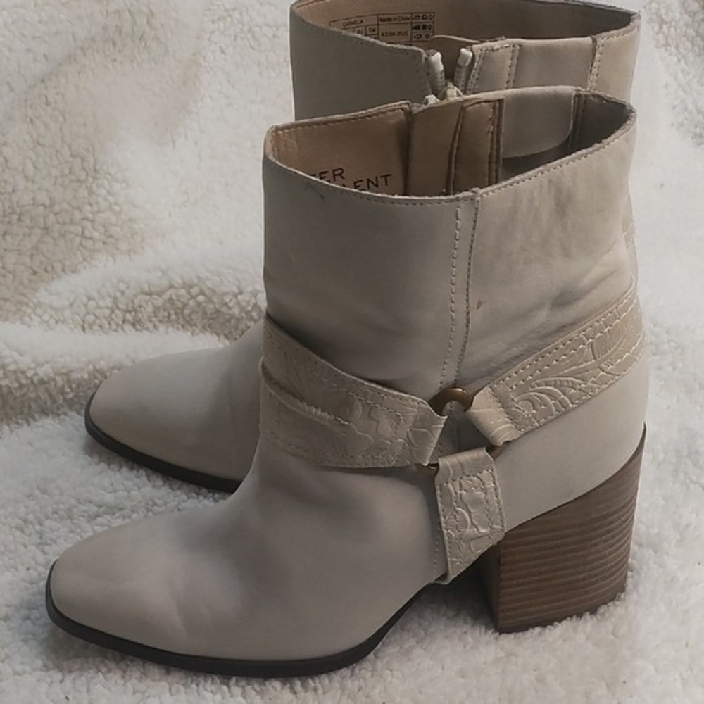 Vionic Carnelia Cream Ankle Booties Water Repellent with Side Zipper Size 9
